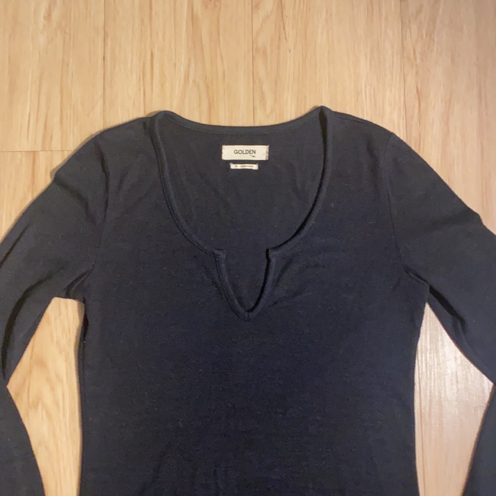 Aritzia TNA soft long sleeve shirt - Picture 2 of 3